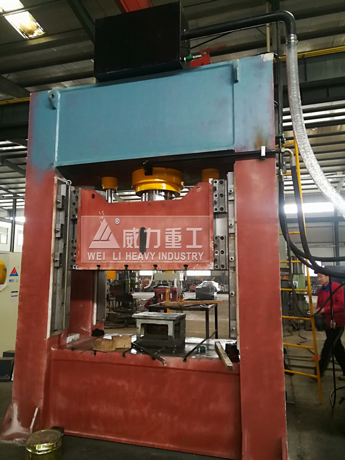 山东威力重工500吨热锻液压机型号齐全