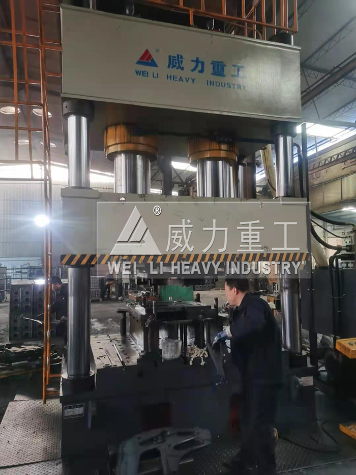 山东威力重工电梯配重块液压机