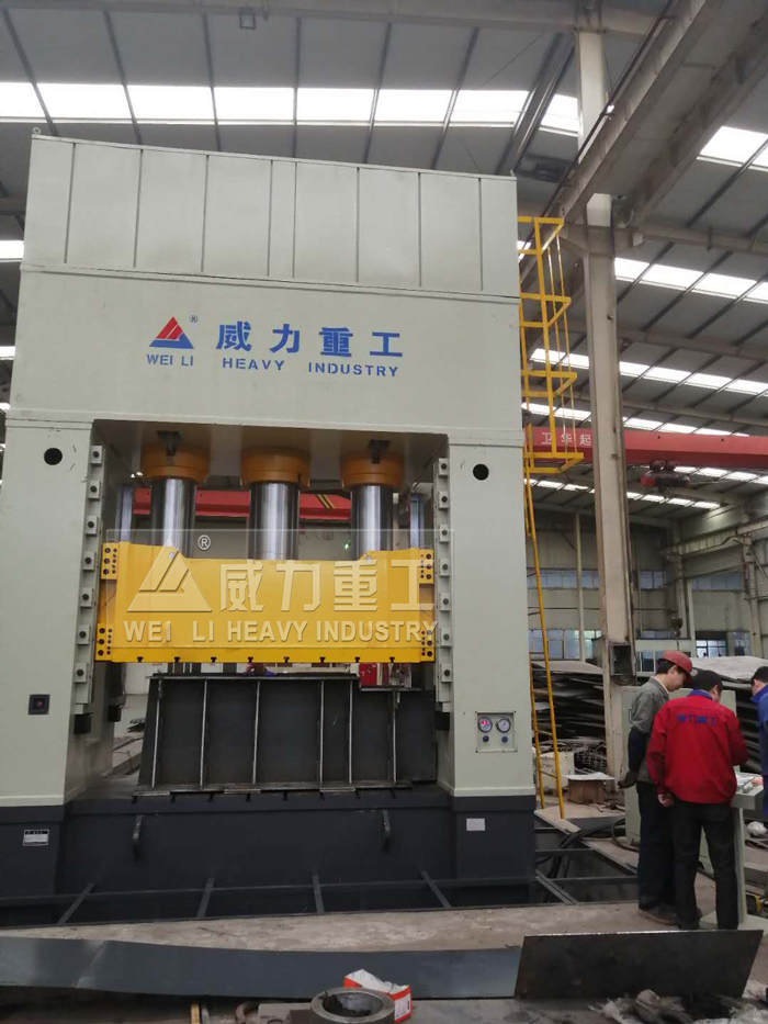 山东威力重工配重块成型液压机