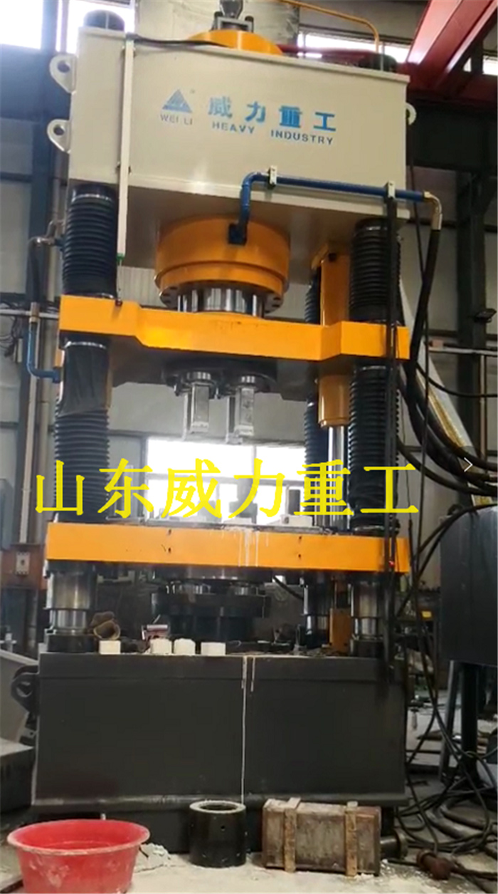山东威力重工耐火砖成型液压机